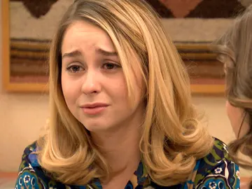 Luisita, muy preocupada por Amelia renuncia a su trabajo para cuidarla Luisita, muy preocupada por Amelia renuncia a su trabajo para cuidarla