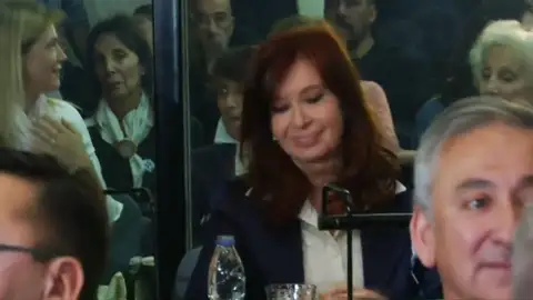Cristina Fernández Kirchner se sienta por primera vez en el banquillo Cristina Fernández Kirchner se sienta por primera vez en el banquillo