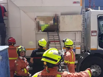 Rescate del hombre atrapado Rescate del hombre atrapado