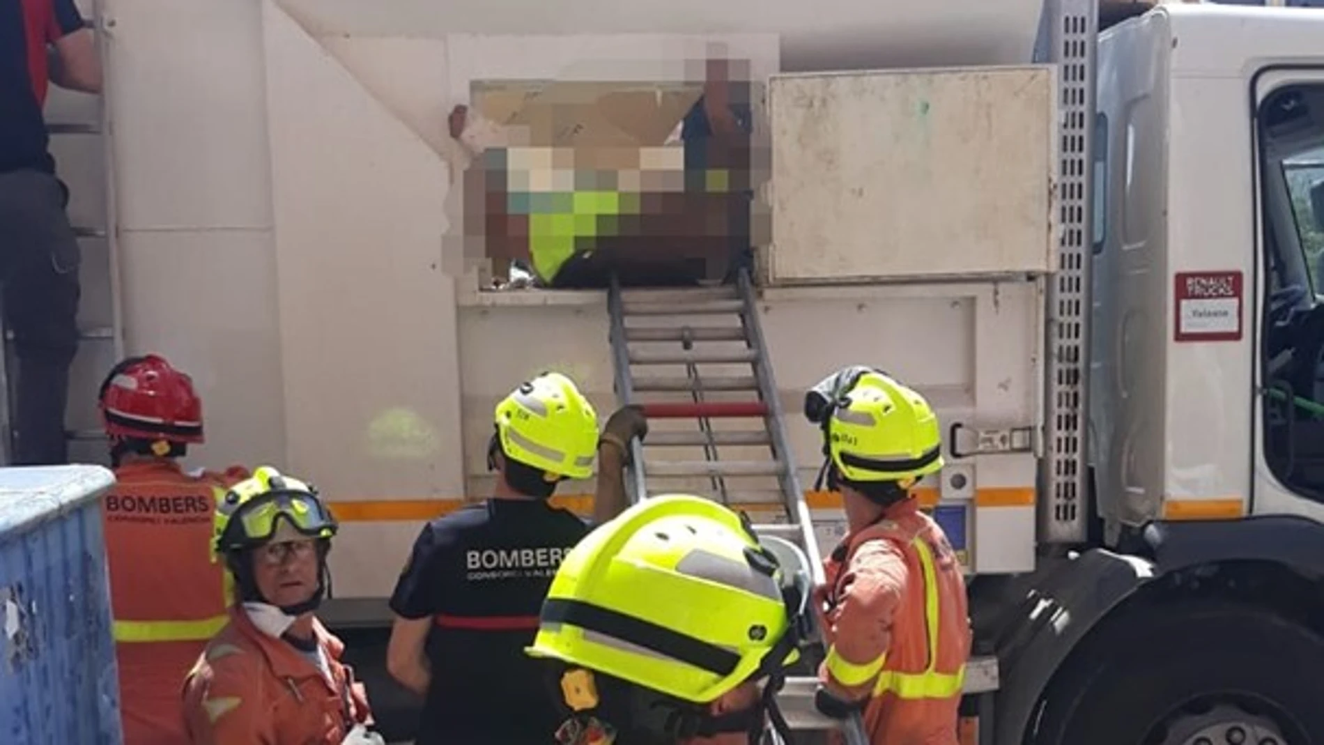 Rescate del hombre atrapado Rescate del hombre atrapado