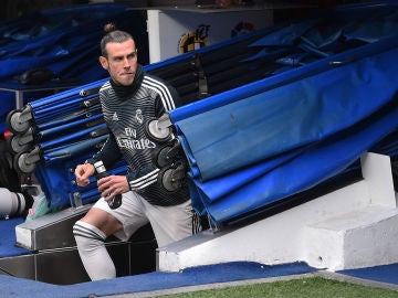 Gareth Bale sale del túnel de vestuarios