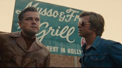 Multitudinario nuevo póster de 'Once Upon a Time in Hollywood' con una Margot Robbie irreconocible