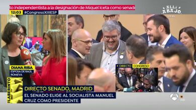 El encuentro de Diana Riba y su marido Raül Romeva en los baños del Senado: 