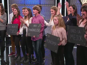 Ocho nietos, el mejor "club de fans" para María José Rodríguez Ocho nietos, el mejor "club de fans" para María José Rodríguez