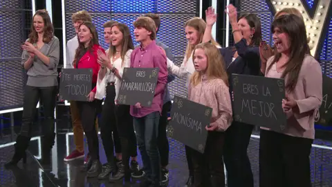 Ocho nietos, el mejor "club de fans" para María José Rodríguez Ocho nietos, el mejor "club de fans" para María José Rodríguez