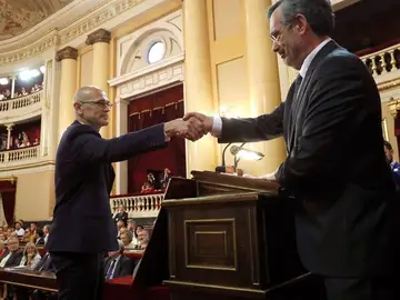 Manuel Cruz da la mano a Romeva Manuel Cruz da la mano a Romeva