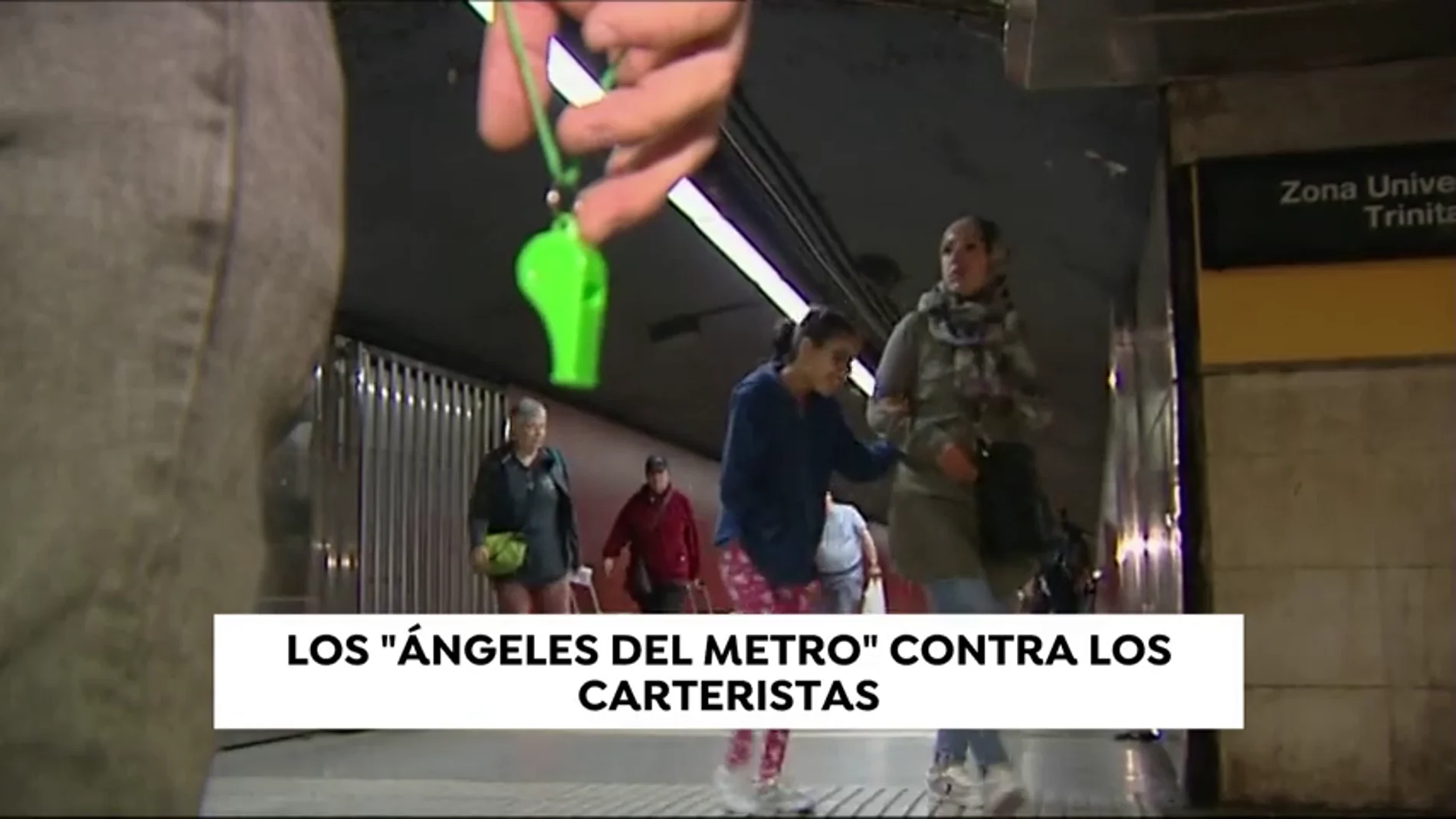 Una patrulla ciudadana declara la guerra a los carteristas en el metro de Barcelona Una patrulla ciudadana declara la guerra a los carteristas en el metro de Barcelona