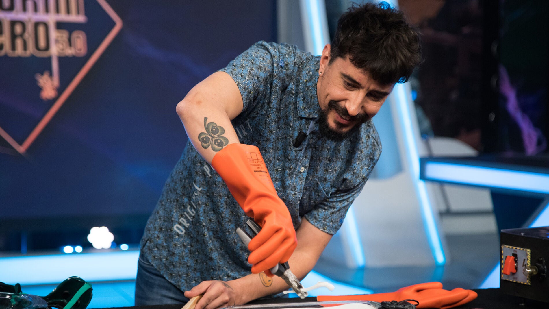 Marron convierte arena en cristal en 'El Hormiguero 3.0'