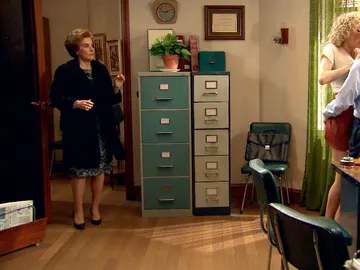 Benigna sorprende a Quintero y Silvia en un arranque de pasión Benigna sorprende a Quintero y Silvia en un arranque de pasión