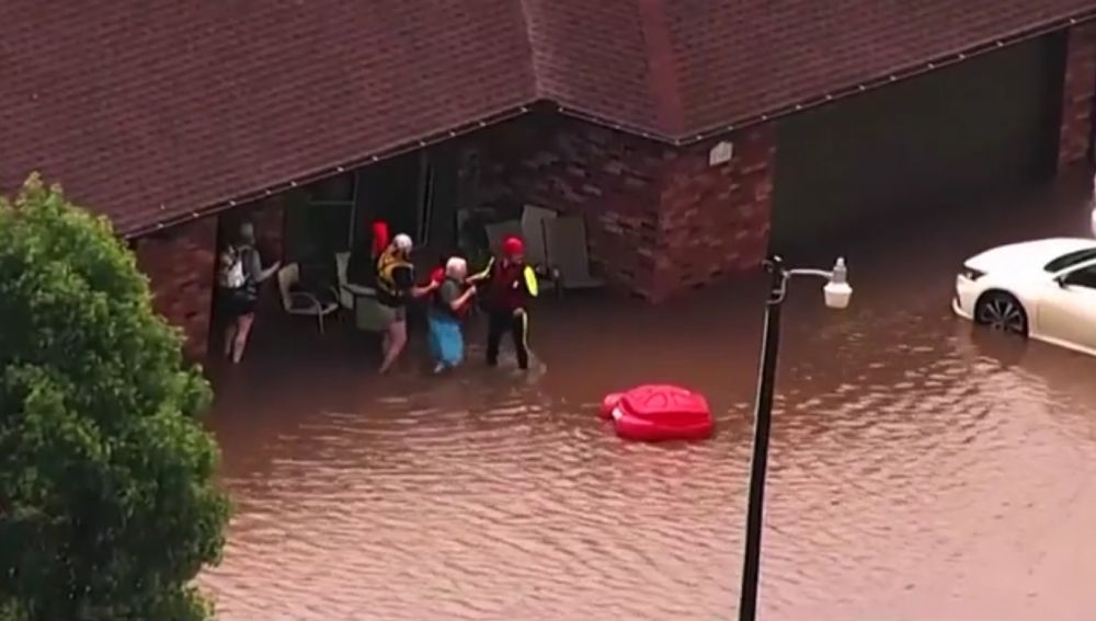 Rescate a los vecinos tras las inundaciones