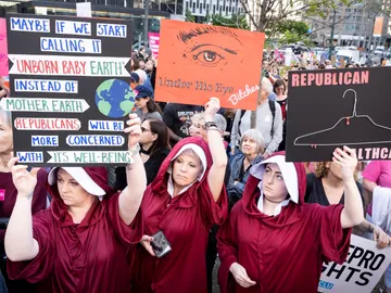 Personas participan en una manifestación a favor del aborto celebrada este martes en Foley Square Personas participan en una manifestación a favor del aborto celebrada este martes en Foley Square