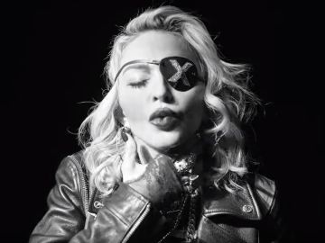 Madonna en el vídeo de Crave
