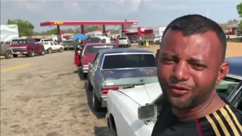Colas para echar gasolina en Venezuela Colas para echar gasolina en Venezuela