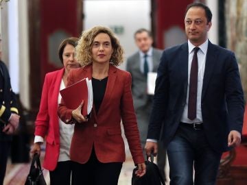 La presidenta del Congreso, Meritxell Batet, junto al vicepresidente segundo y la secretaria segunda de la Mesa, Sofía Herranz y Alfonso Rodríguez Gómez de Celis.