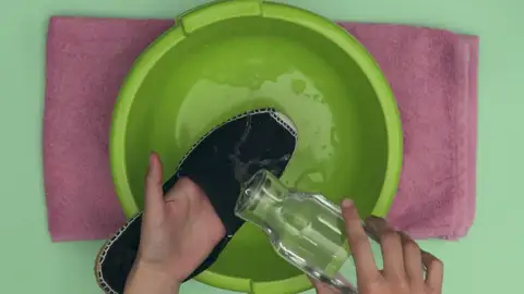 Cómo impermeabilizar tus zapatillas para que repelan agua y manchas Cómo impermeabilizar tus zapatillas para que repelan agua y manchas