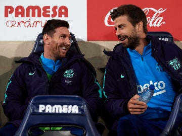 Messi y Piqué en el banquillo