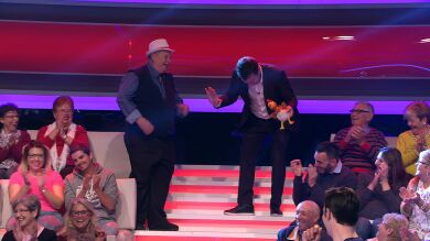 Arturo Valls sufre un ataque de risa en pleno programa