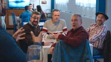 Avance 'Allí abajo': Un trío al borde de la desesperación y guerra de cuadrillas