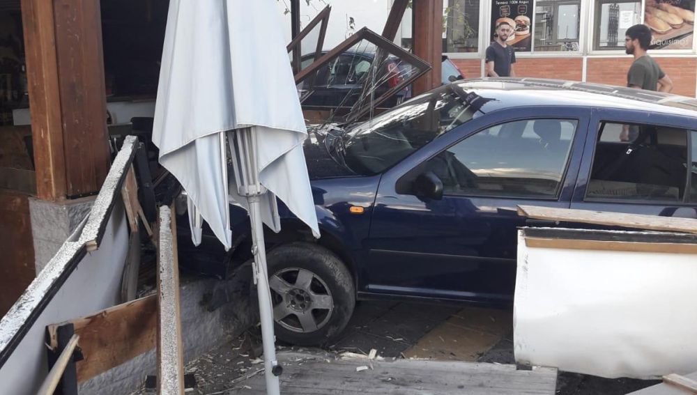 El coche que se ha empotrado en Granada