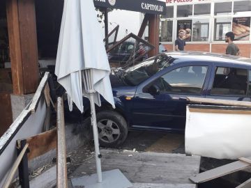 El coche que se ha empotrado en Granada