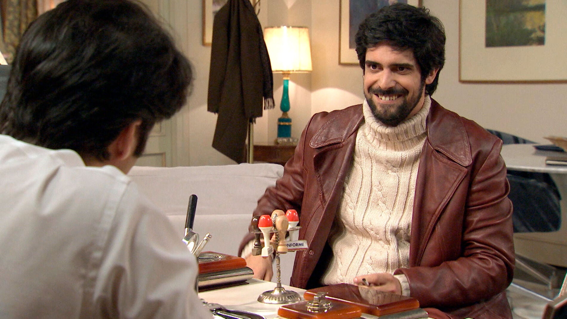 Vicente vuelve desvelándole a Gabriel una alarmante noticia