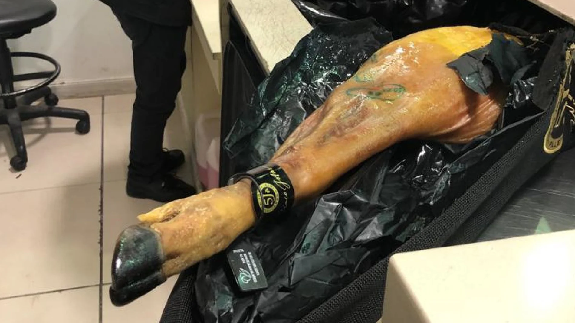 Argentina bloquea la entrada de un jamón procedente de España Argentina bloquea la entrada de un jamón procedente de España