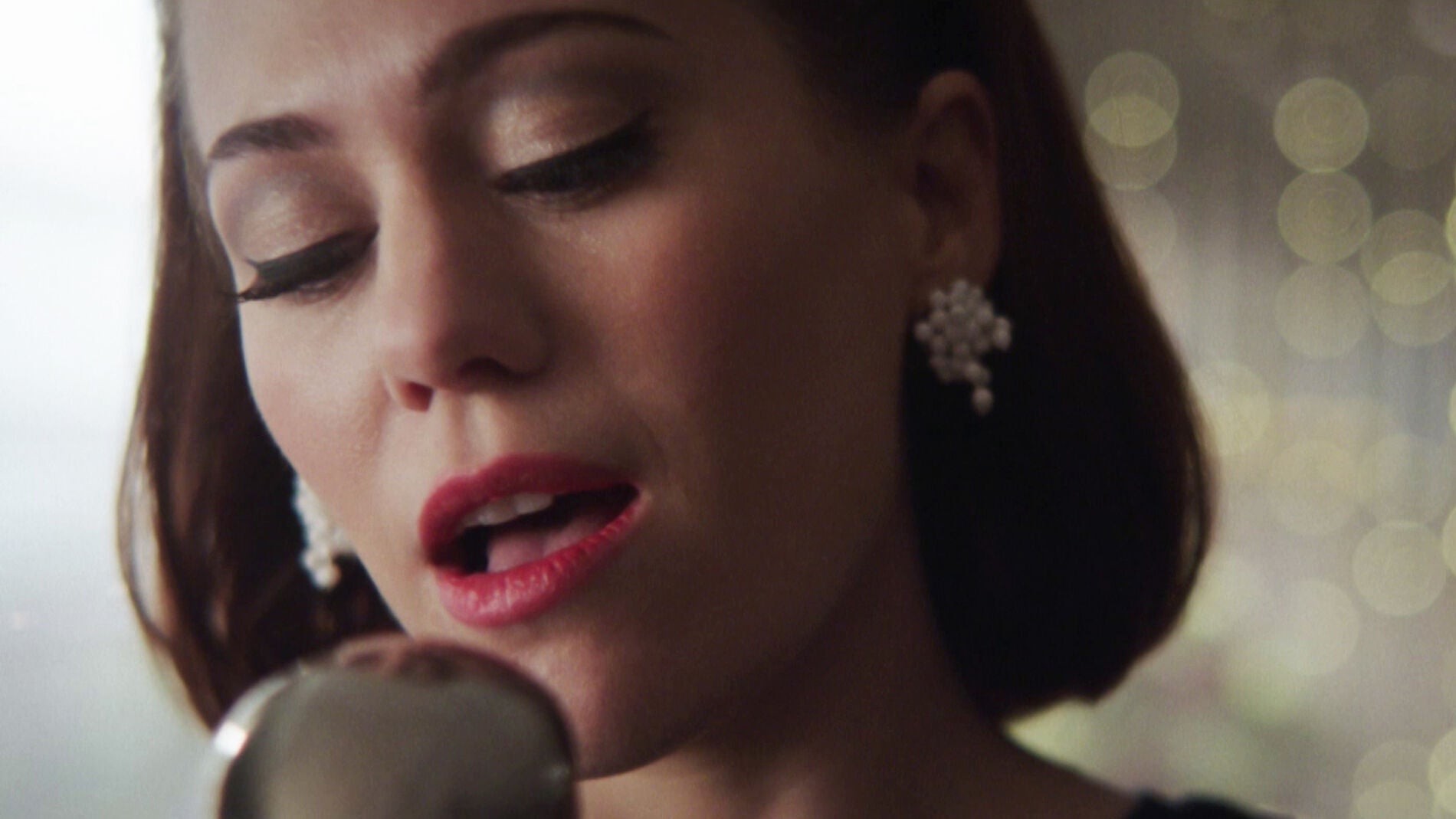 El asombroso homenaje de Kimberley Tell a Camar&oacute;n de la Isla en '45 revoluciones'