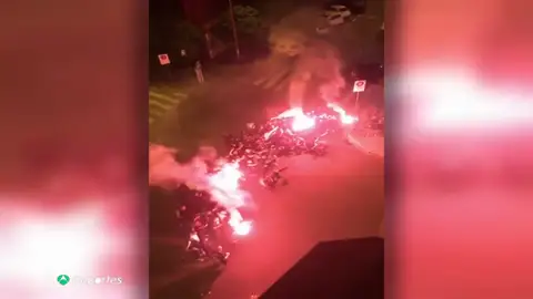 Detenidos 23 aficionados radicales del Barcelona por altercados en Sevilla Detenidos 23 aficionados radicales del Barcelona por altercados en Sevilla