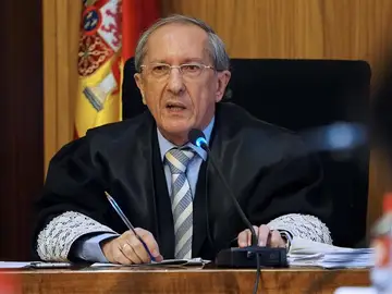El presidente de la Audiencia de Valladolid, Feliciano Trebolle, durante la lectura del veredicto del juicio de la pequeña Sara El presidente de la Audiencia de Valladolid, Feliciano Trebolle, durante la lectura del veredicto del juicio de la pequeña Sara