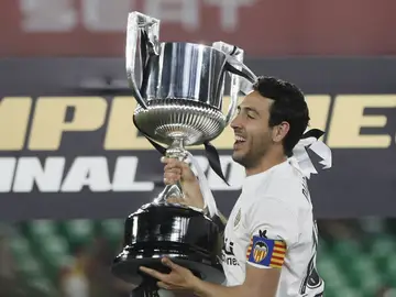 Parejo, con la Copa del Rey Parejo, con la Copa del Rey