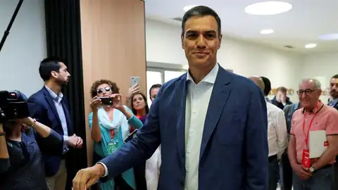 El presidente del gobierno Pedro Sánchez, votando El presidente del gobierno Pedro Sánchez, votando