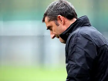 Ernesto Valverde, en un entrenamiento del Barcelona Ernesto Valverde, en un entrenamiento del Barcelona