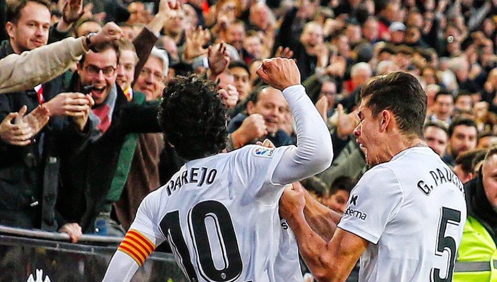 Parejo celebra un gol