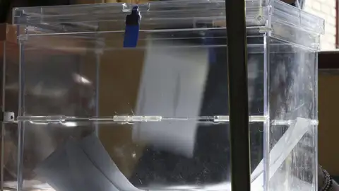 Elecciones generales 2019: ¿Cómo influye una baja participación en las elecciones del 10N? Imagen de archivo de una urna