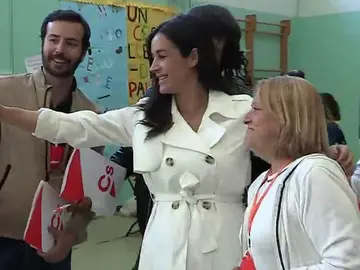 Begoña Villacís escoge para votar un vestido similar al de Meghan Markle cuando presentó a su hijo Begoña Villacís escoge para votar un vestido similar al de Meghan Markle cuando presentó a su hijo