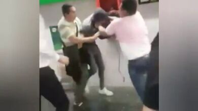Turistas contra carteristas en el metro de Barcelona