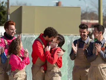 El jurado premia la ‘obra de arte’ sobre gresite de Elisa y Antonio El jurado premia la ‘obra de arte’ sobre gresite de Elisa y Antonio