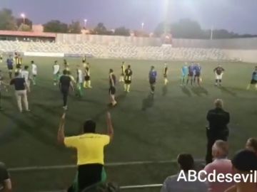 Pelea multitudinaria en un partido de fútbol en Alcalá de Guadaira Pelea multitudinaria en un partido de fútbol en Alcalá de Guadaira