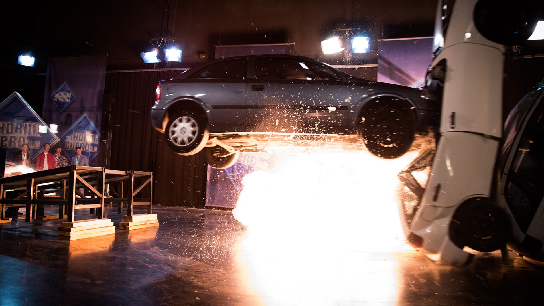 Walter Franco se juega la vida en su coche para conseguir un efecto cascada en 'El Hormiguero 3.0'