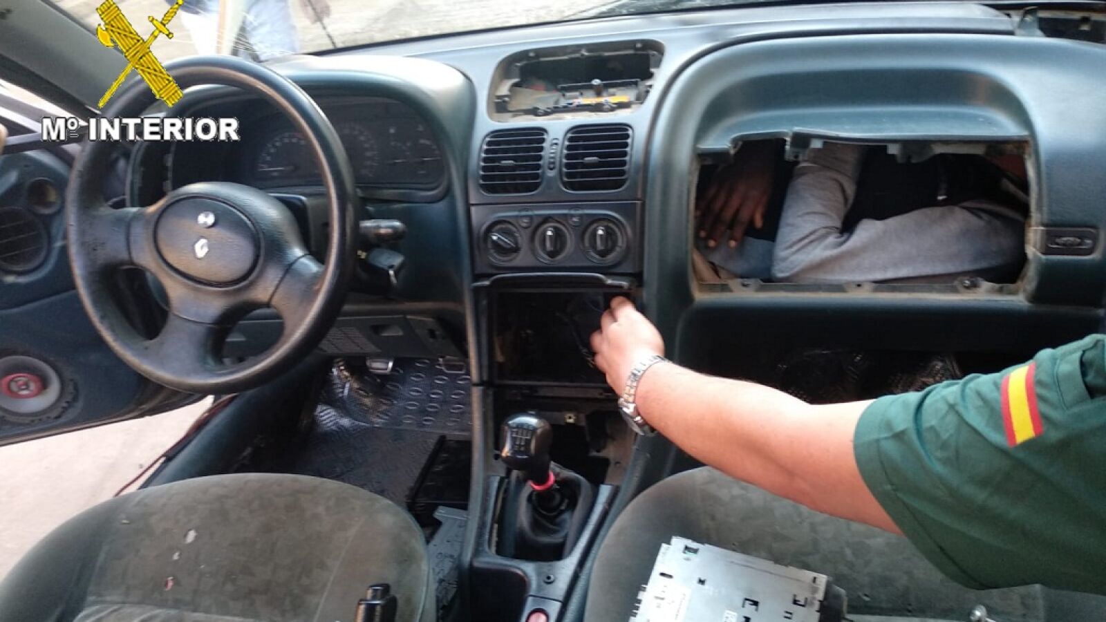 Ingresan en prisión los conductores detenidos por introducir inmigrantes ocultos en el salpicadero o asientos de sus coches