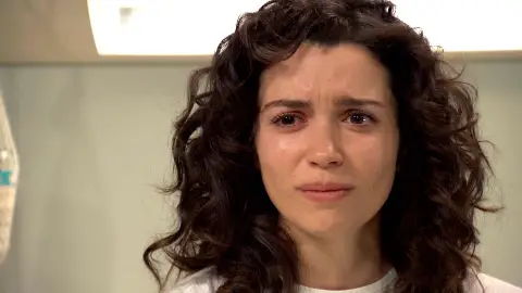 Amelia le confiesa a su padre que estuvo en la cárcel por amar a otra mujer Amelia le confiesa a su padre que estuvo en la cárcel por amar a otra mujer