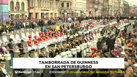 Tamborrada de guinnes en San Petersburgo. TAMBORRADA_RUSIA