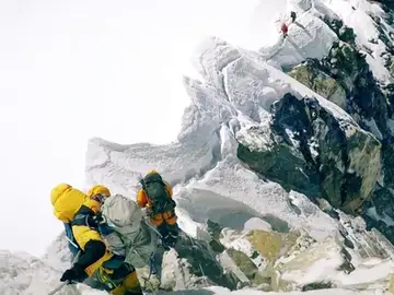 REEMPLAZO El vídeo grabado por un escalador británico antes de morir en el Himalaya REEMPLAZO El vídeo grabado por un escalador británico antes de morir en el Himalaya