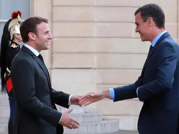 Emmanuel Macron recibe a Pedro Sánchez en París Emmanuel Macron recibe a Pedro Sánchez en París