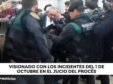 El tribunal visiona las imágenes de los enfrentamientos del 1-O El tribunal visiona las imágenes de los enfrentamientos del 1-O