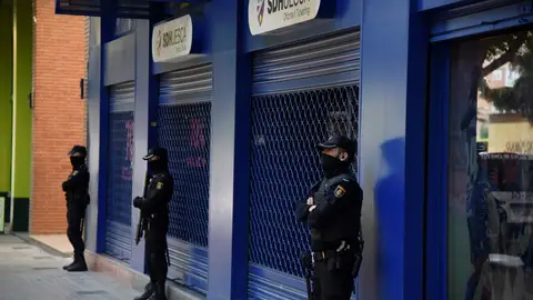 La Policía registra la sede del Huesca La Policía registra la sede del Huesca