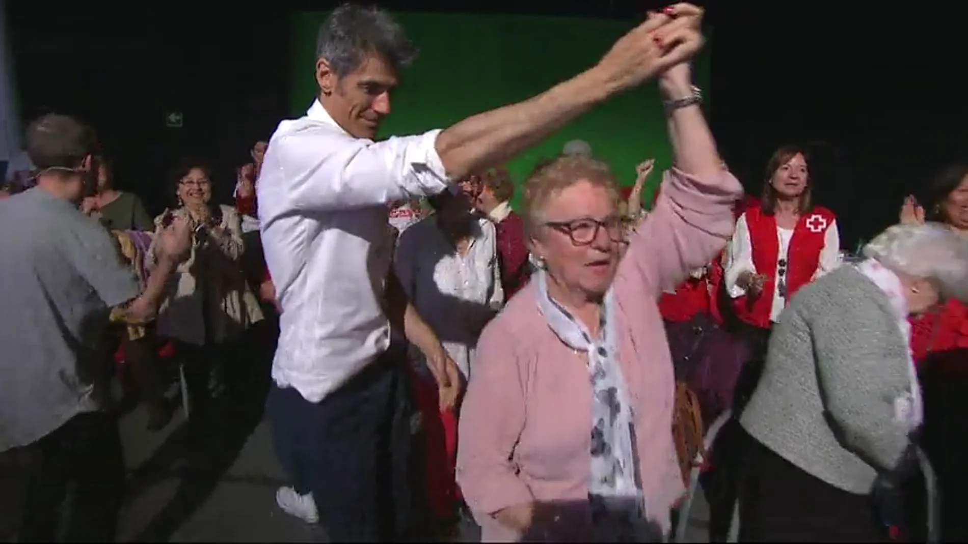 Jorge Fernández y Laura Moure se marcan un baile con su público más especial