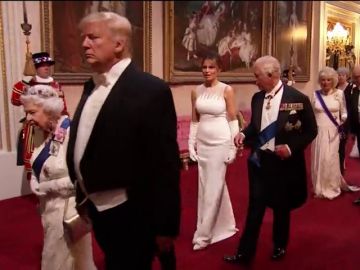 Trump vuelve a cometer otro fallo de protocolo con la reina Isabel II