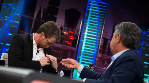 Miguel Ángel Revilla sorprende a Pablo Motos con su invento frente al lazo amarillo: "Esto es un corazón que une" Miguel Ángel Revilla sorprende a Pablo Motos con su invento frente al lazo amarillo: "Esto es un corazón que une"