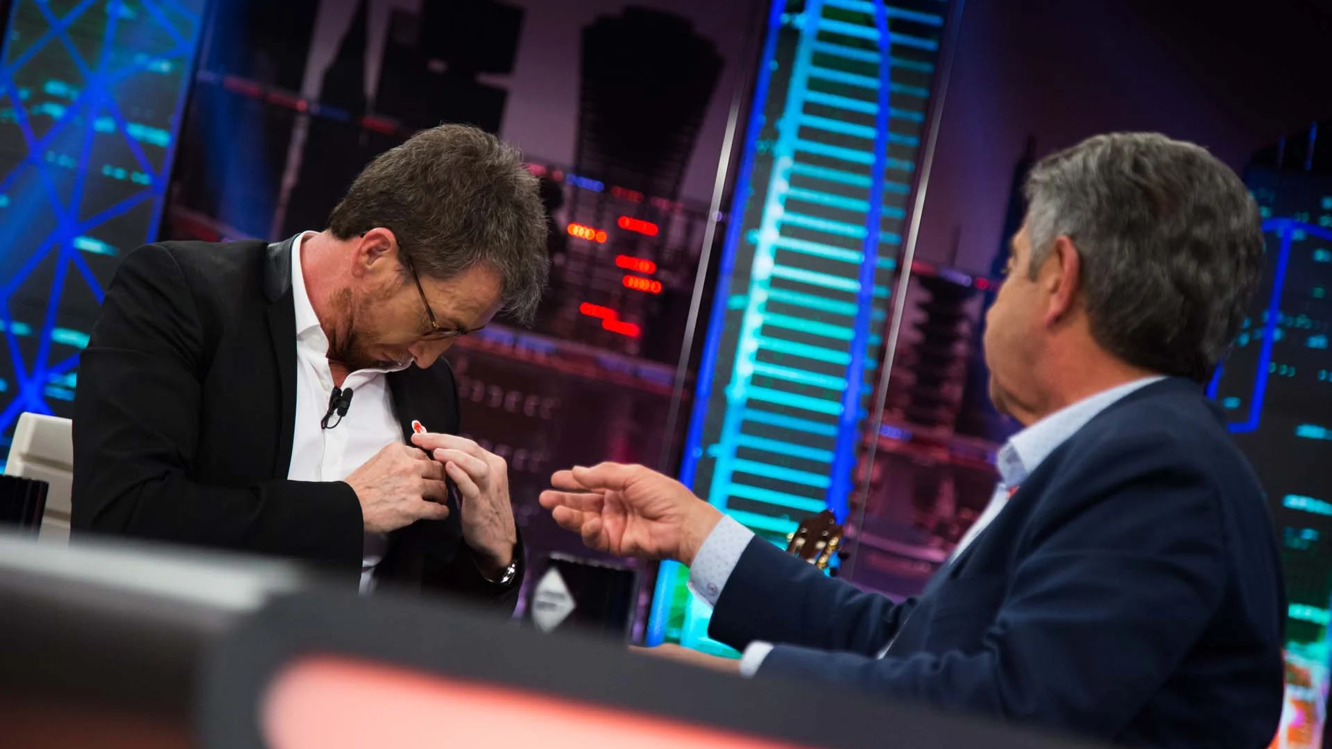 Miguel Ángel Revilla sorprende a Pablo Motos con su invento frente al lazo amarillo: "Esto es un corazón que une" Miguel Ángel Revilla sorprende a Pablo Motos con su invento frente al lazo amarillo: "Esto es un corazón que une"